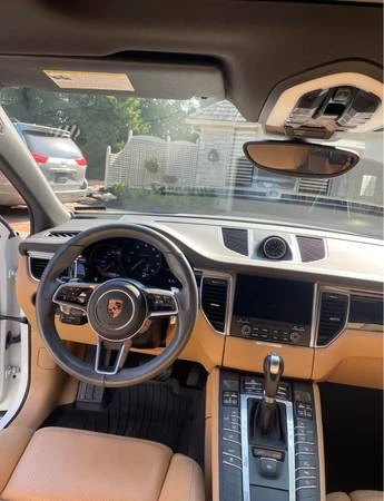2017 Porsche Macan - Image 5 of 6