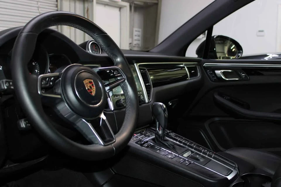 2017 Porsche Macan - Image 9 of 14
