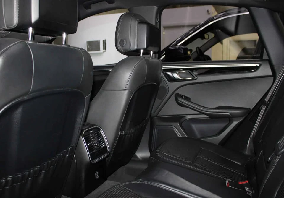 2017 Porsche Macan - Image 12 of 14