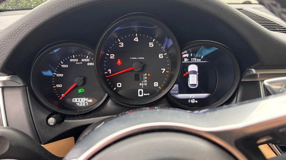 2017 Porsche Macan - Image 10 of 13