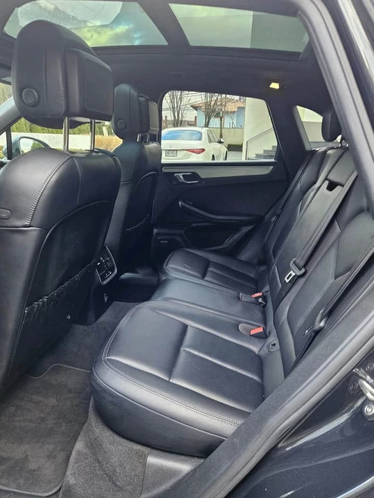 2017 Porsche Macan - Image 9 of 15