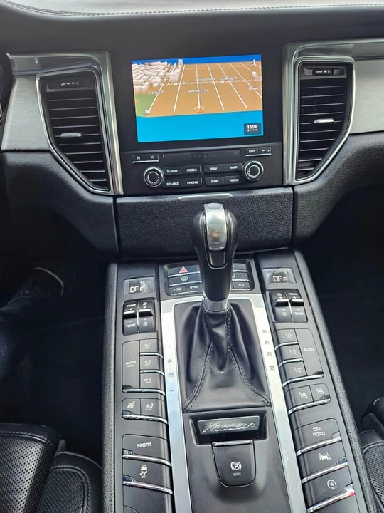 2017 Porsche Macan - Image 13 of 15