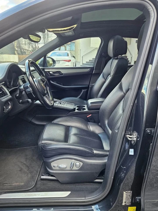 2017 Porsche Macan - Image 8 of 15