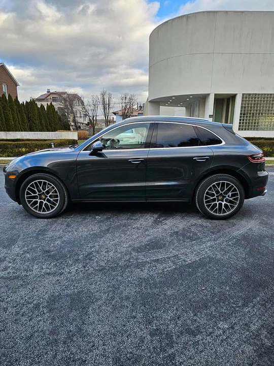 2017 Porsche Macan - Image 2 of 15