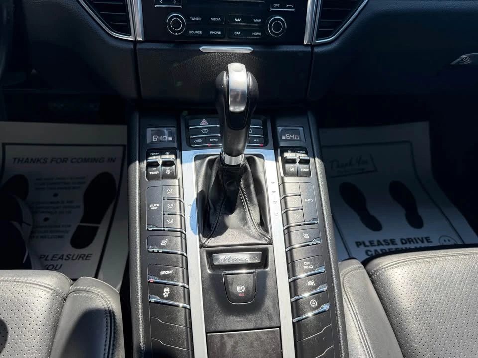 2017 Porsche Macan - Image 15 of 19