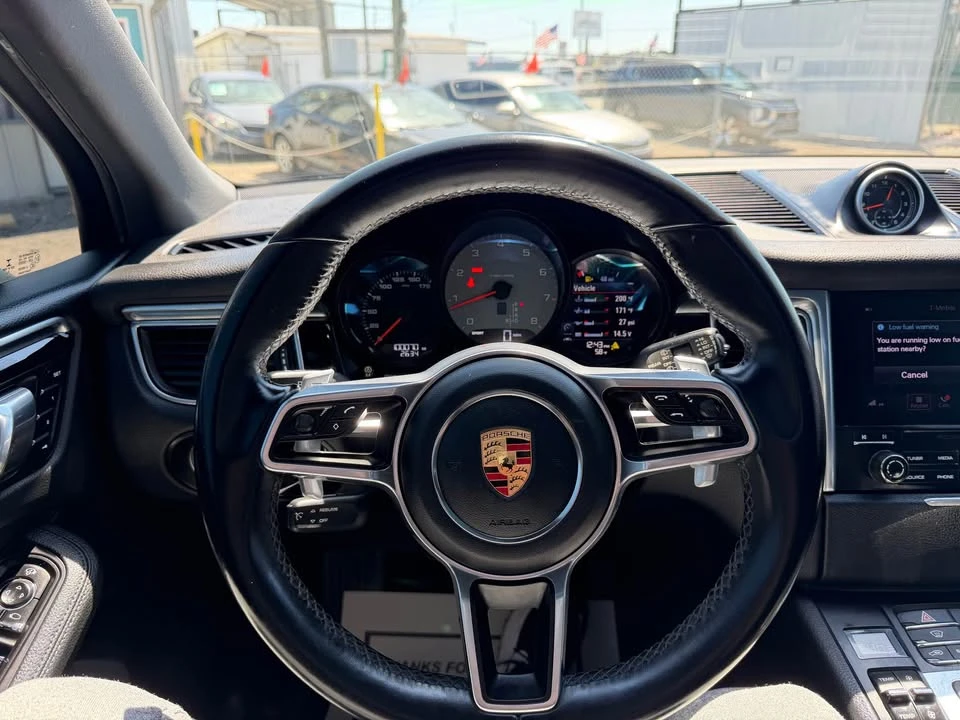 2017 Porsche Macan - Image 12 of 19