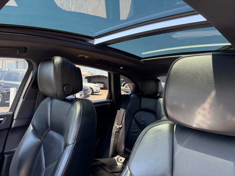 2017 Porsche Macan - Image 18 of 19