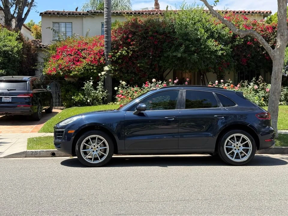 2017 Porsche Macan - Image 2 of 4