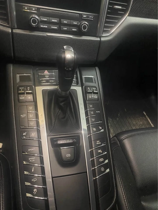 2017 Porsche Macan - Image 6 of 16
