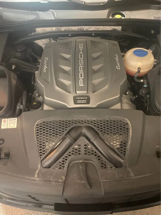 2017 Porsche Macan - Image 11 of 15