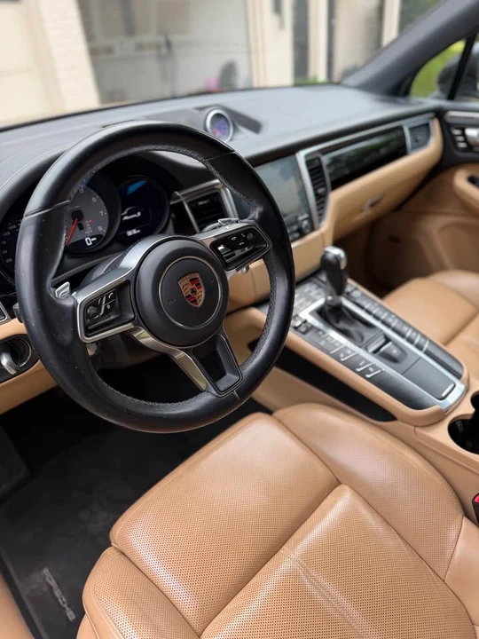 2017 Porsche Macan - Image 11 of 13