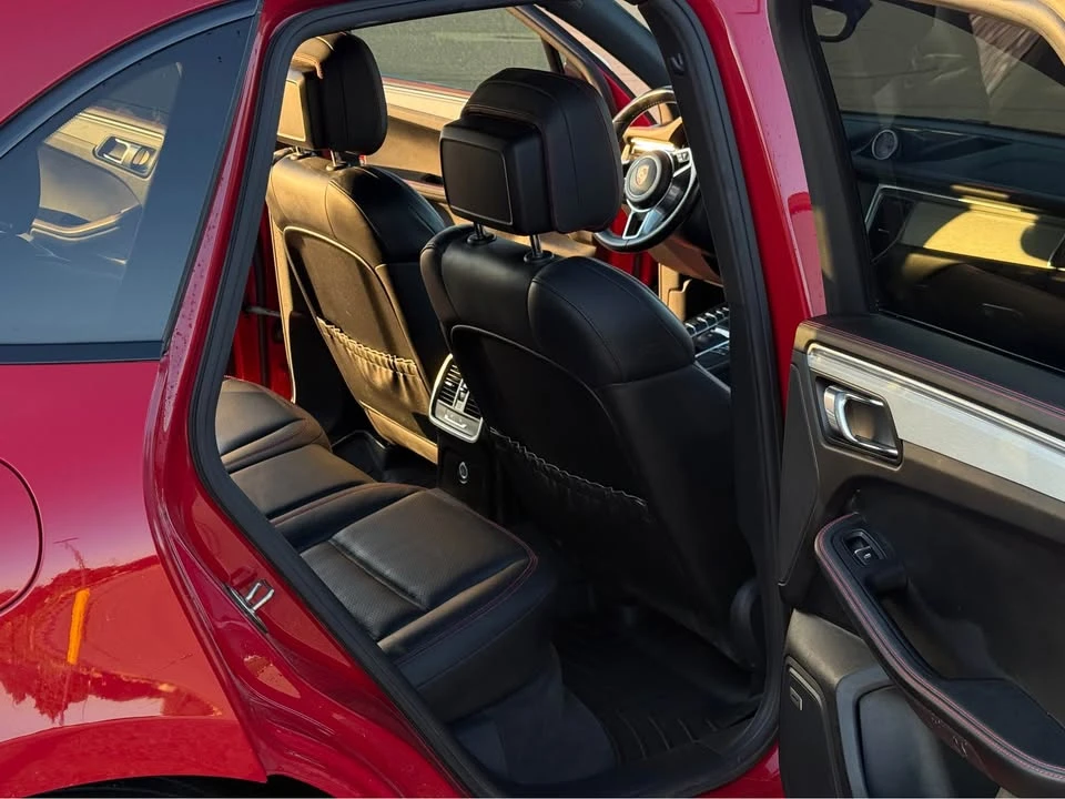 2017 Porsche Macan - Image 8 of 10