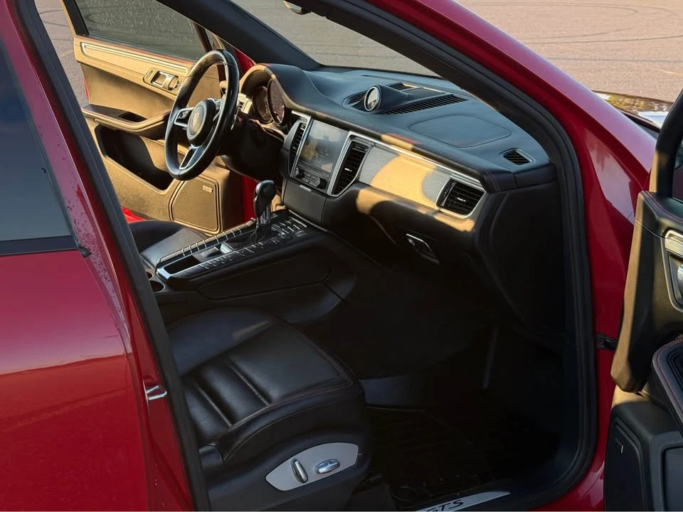 2017 Porsche Macan - Image 7 of 10