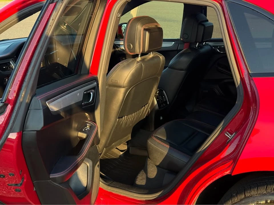 2017 Porsche Macan - Image 6 of 10