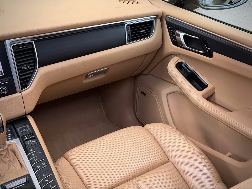 2017 Porsche Macan - Image 17 of 20