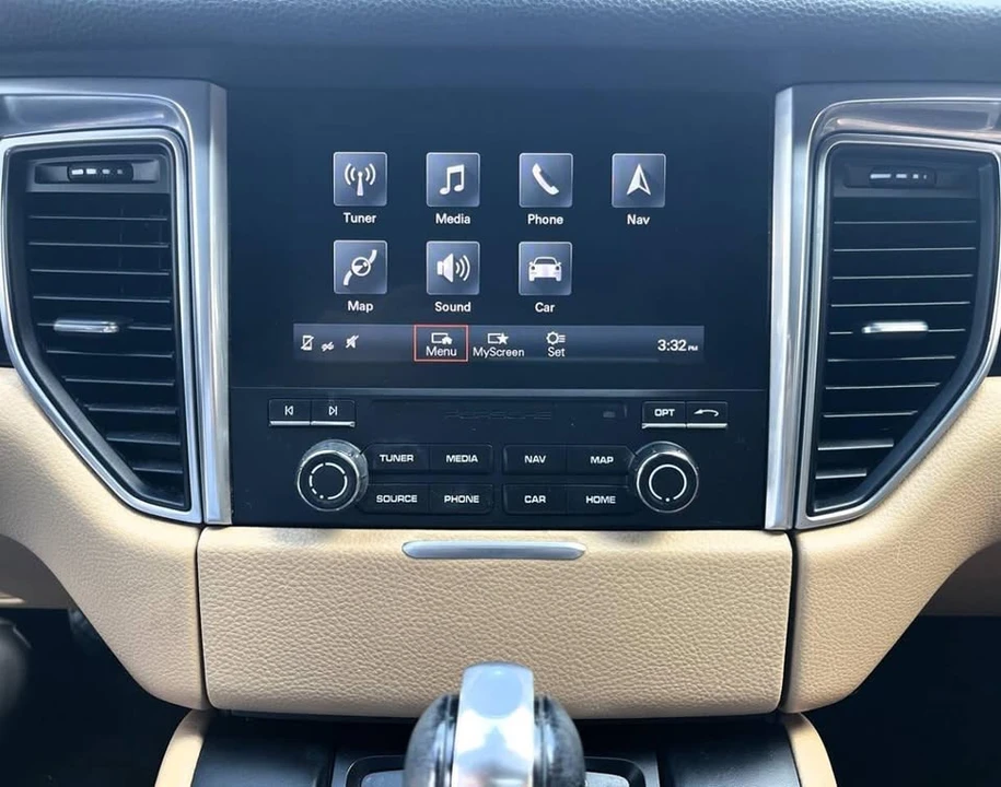 2017 Porsche Macan - Image 15 of 19