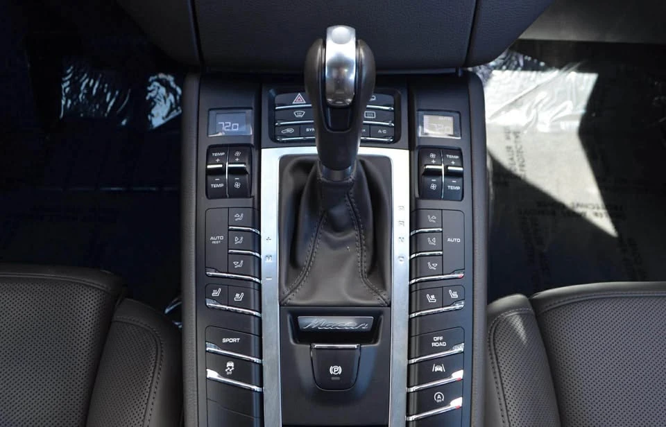 2017 Porsche Macan - Image 10 of 12