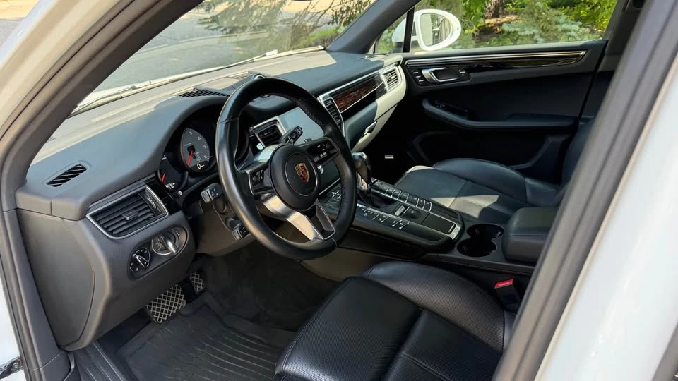2017 Porsche Macan - Image 6 of 7