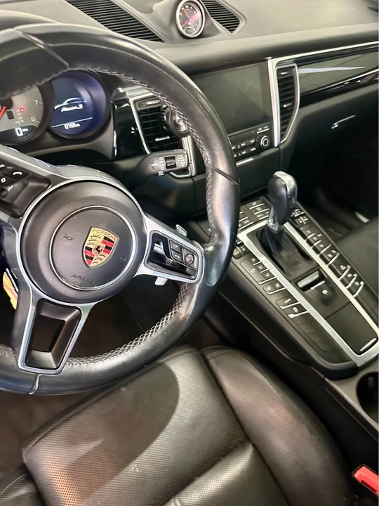 2017 Porsche Macan - Image 9 of 12