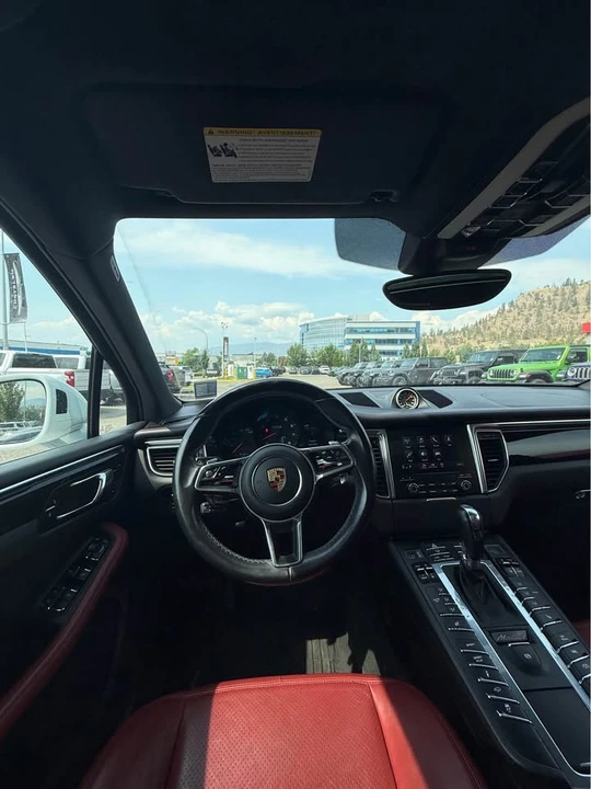 2017 Porsche Macan - Image 10 of 11