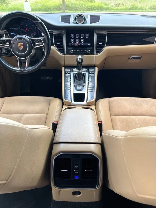 2017 Porsche Macan - Image 12 of 19