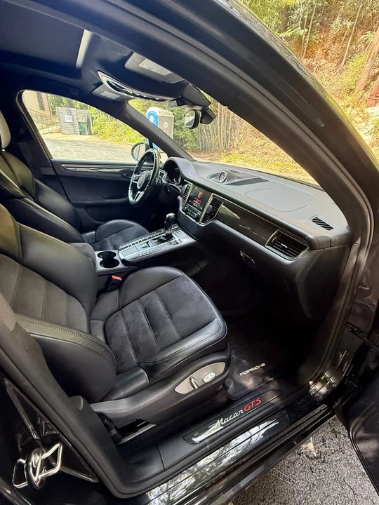 2017 Porsche Macan - Image 14 of 20