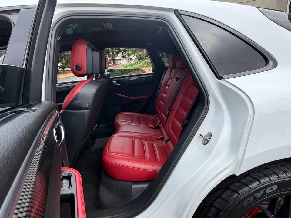 2017 Porsche Macan - Image 10 of 19