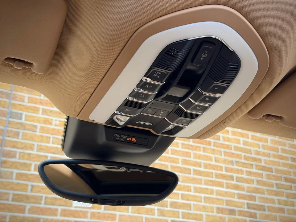 2017 Porsche Macan - Image 18 of 20