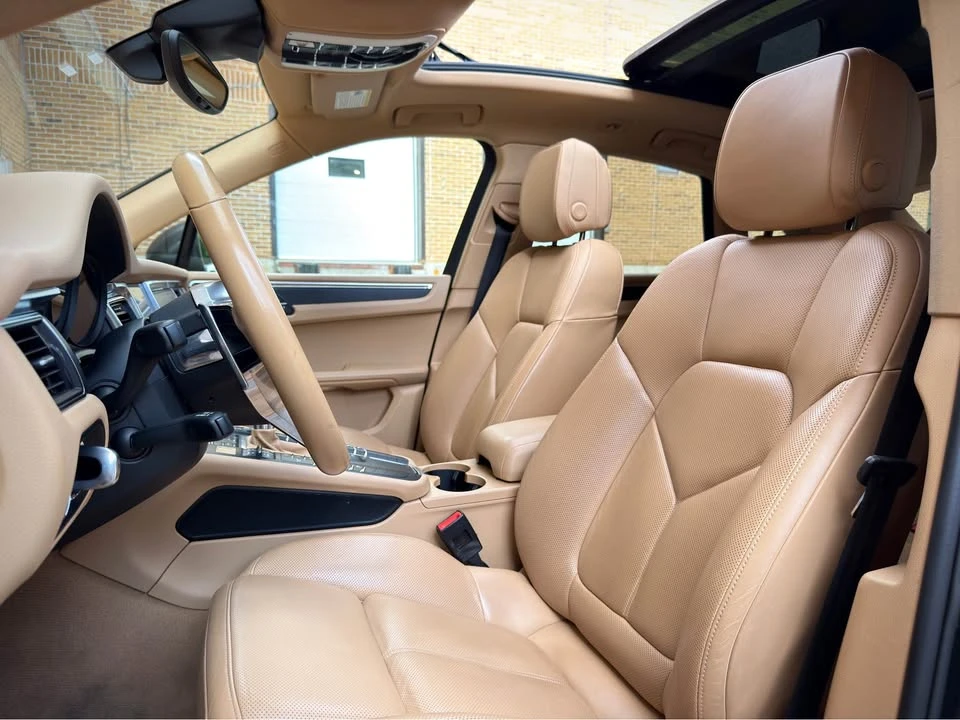 2017 Porsche Macan - Image 16 of 20