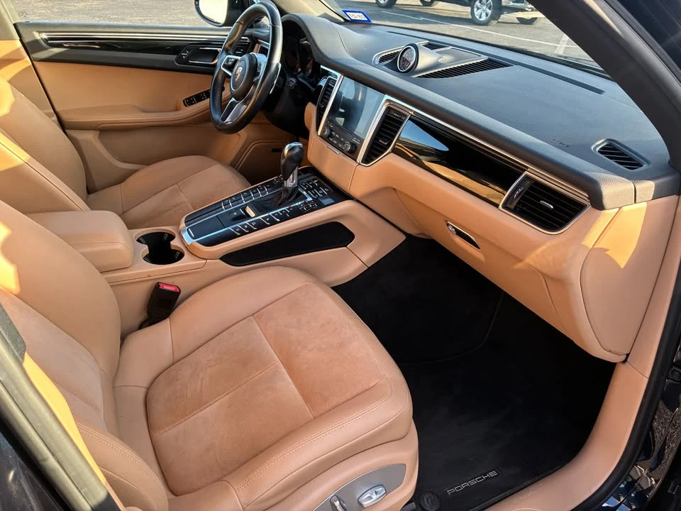 2017 Porsche Macan - Image 18 of 20