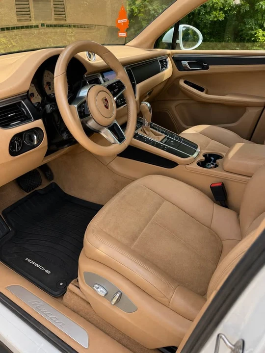 2017 Porsche Macan - Image 17 of 20