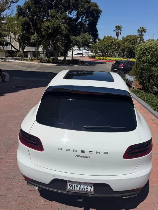 2017 Porsche Macan - Image 8 of 16