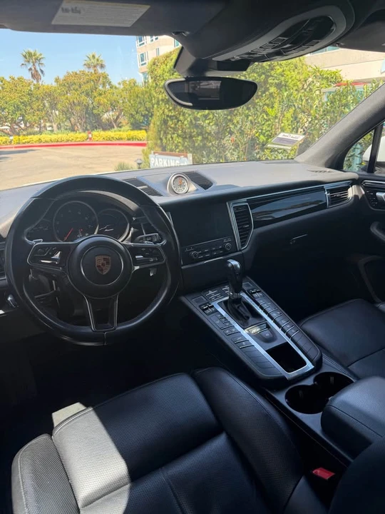 2017 Porsche Macan - Image 15 of 16