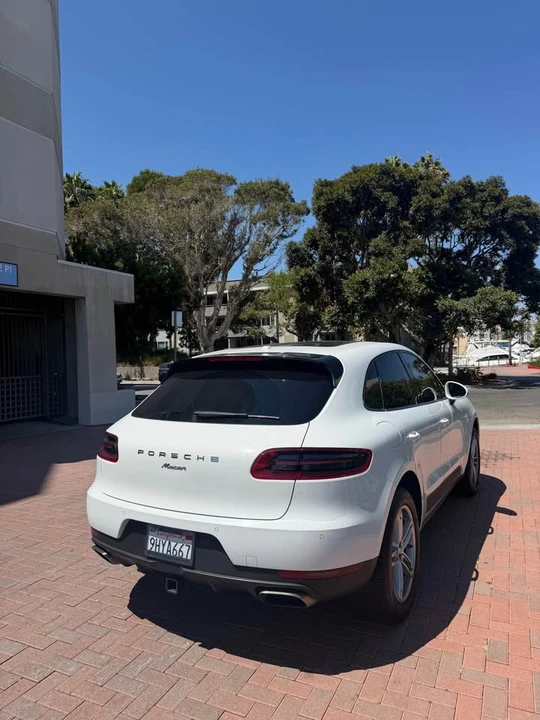 2017 Porsche Macan - Image 6 of 16