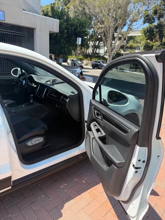 2017 Porsche Macan - Image 9 of 16