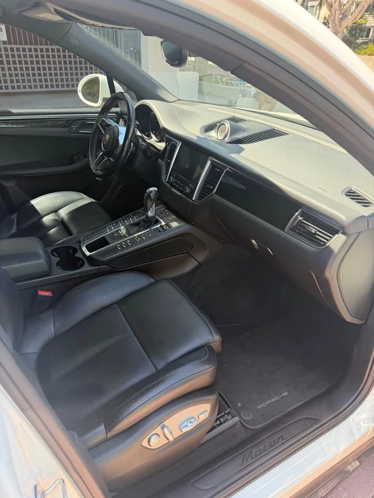2017 Porsche Macan - Image 10 of 16
