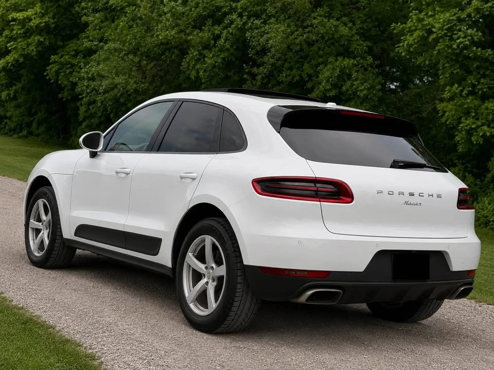 2017 Porsche Macan - Image 12 of 20
