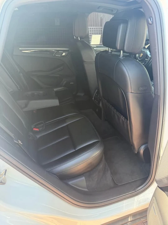 2017 Porsche Macan - Image 12 of 16