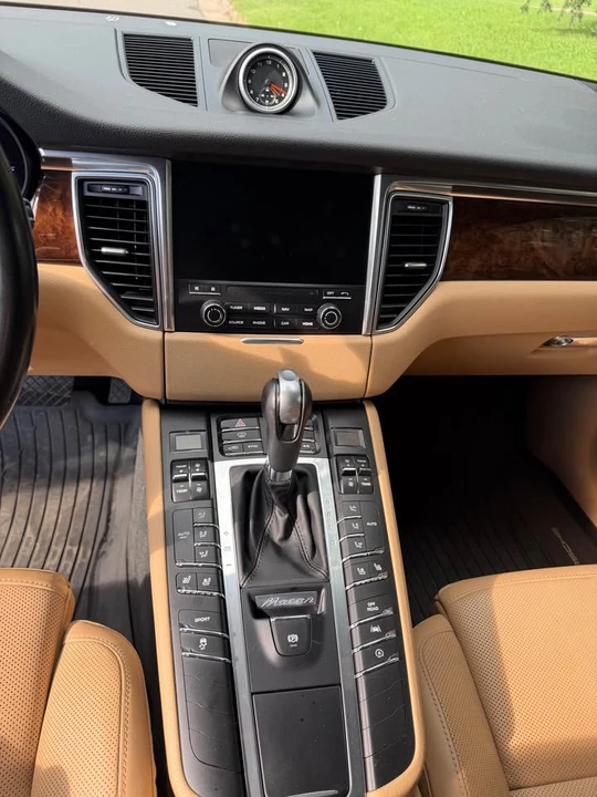 2017 Porsche Macan - Image 13 of 20