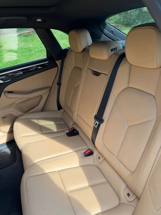 2017 Porsche Macan - Image 17 of 20