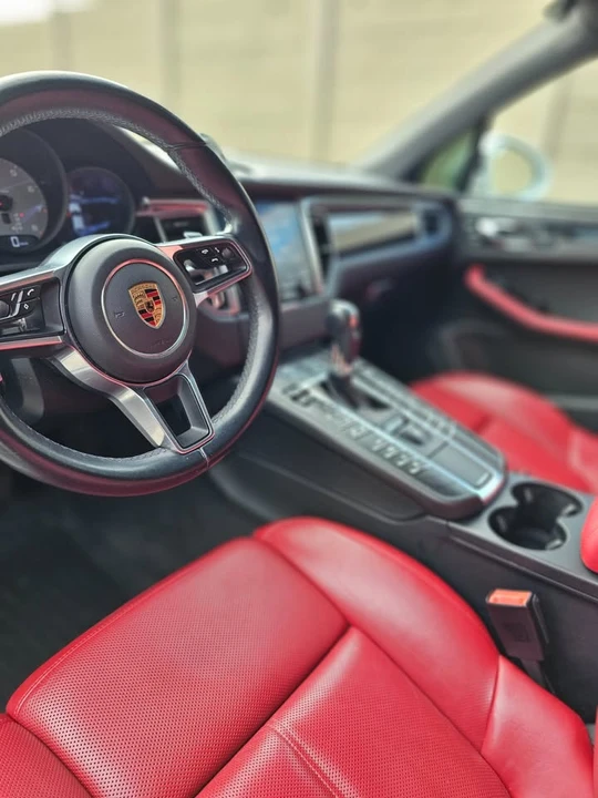 2017 Porsche Macan - Image 11 of 15