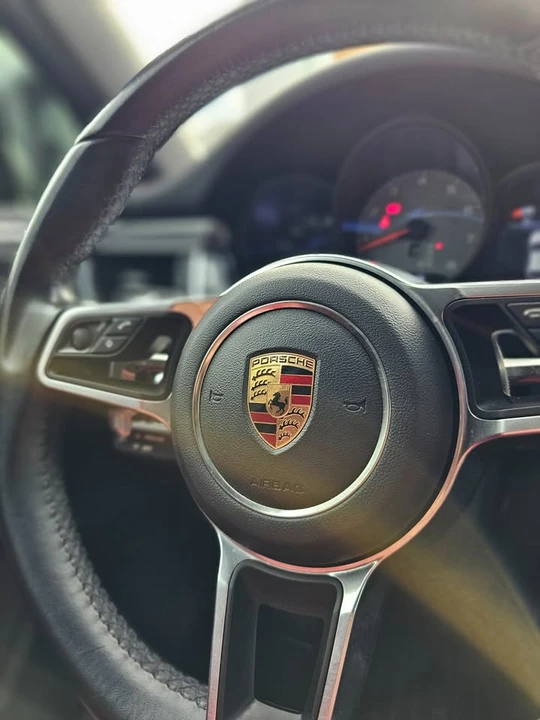 2017 Porsche Macan - Image 9 of 15