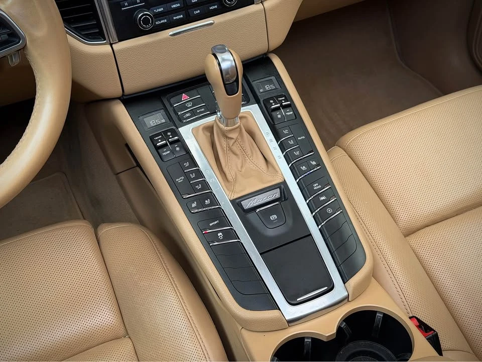 2017 Porsche Macan - Image 14 of 20