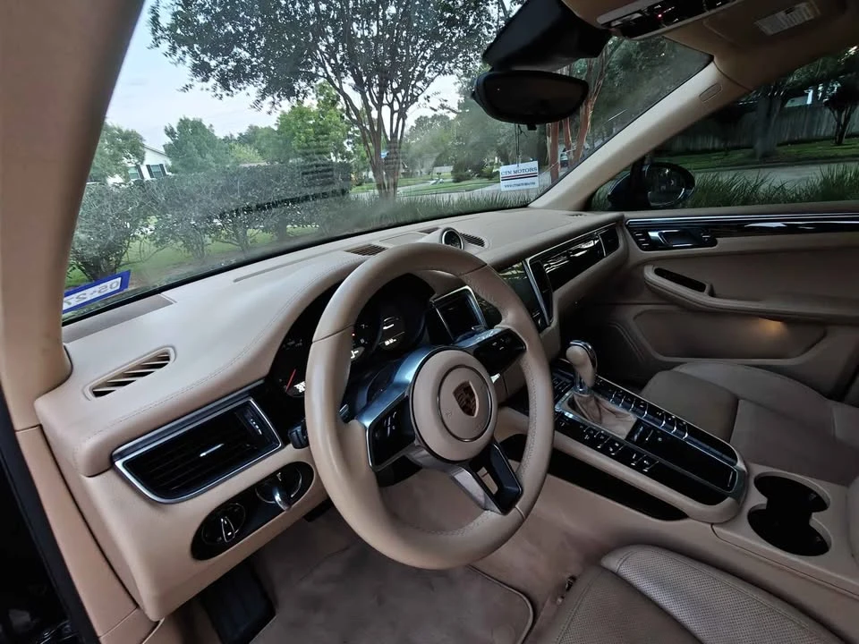 2017 Porsche Macan - Image 9 of 20