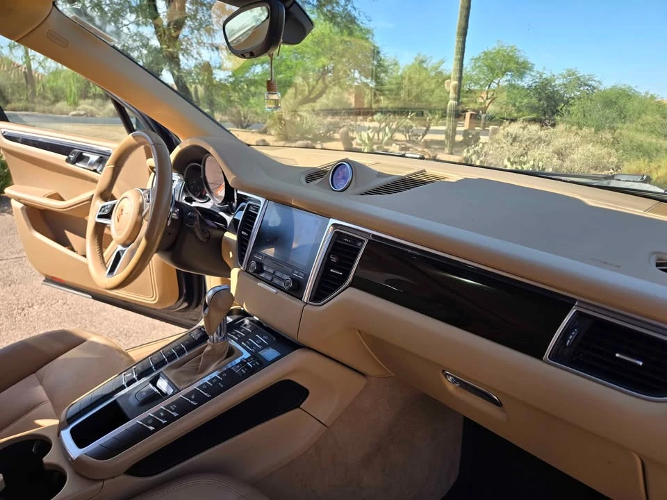 2017 Porsche Macan - Image 16 of 20