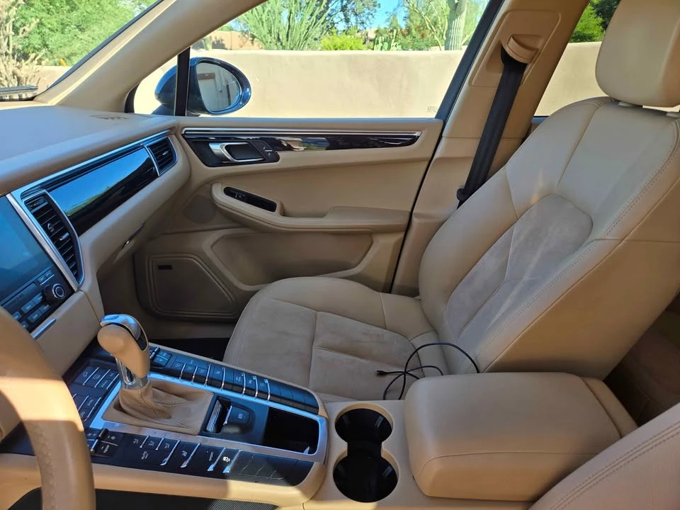 2017 Porsche Macan - Image 14 of 20