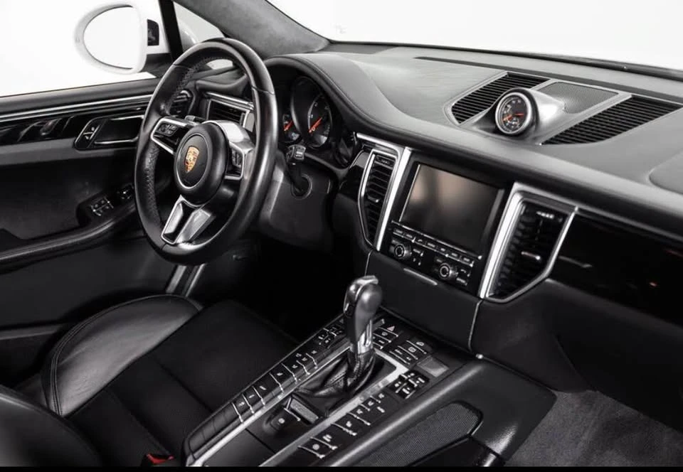 2017 Porsche Macan - Image 11 of 12