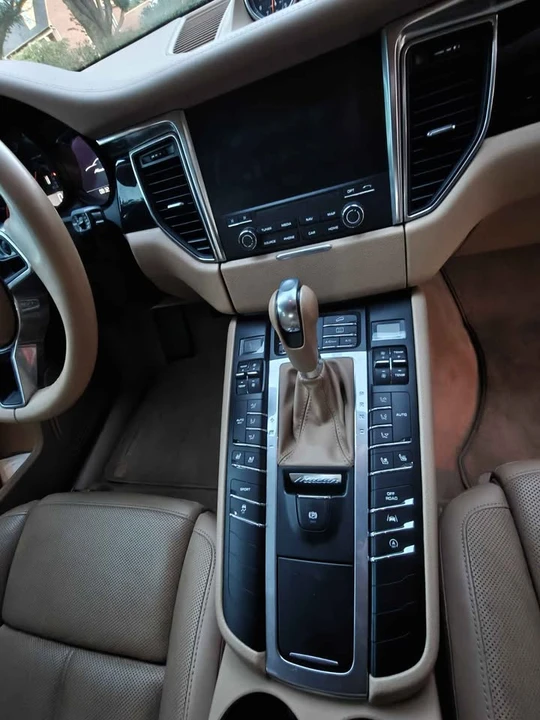 2017 Porsche Macan - Image 11 of 20