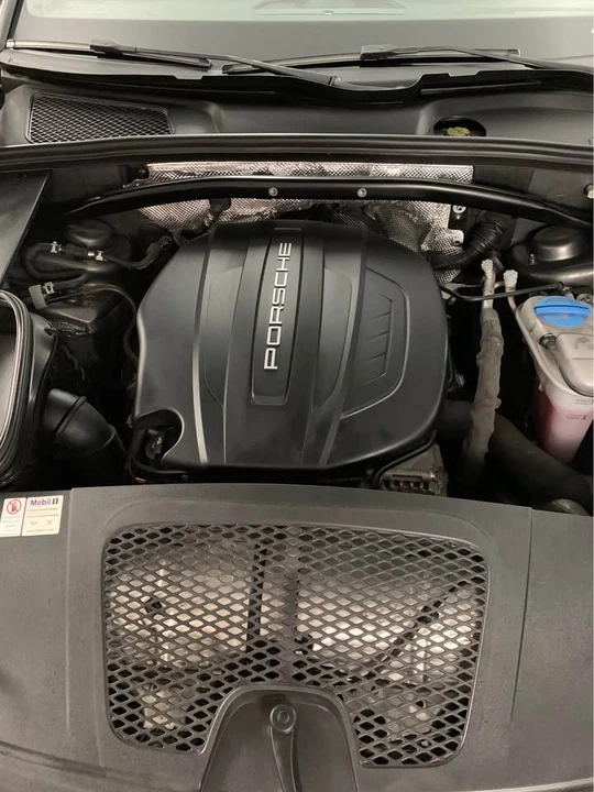 2017 Porsche Macan - Image 8 of 9