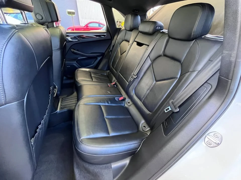 2017 Porsche Macan - Image 14 of 20
